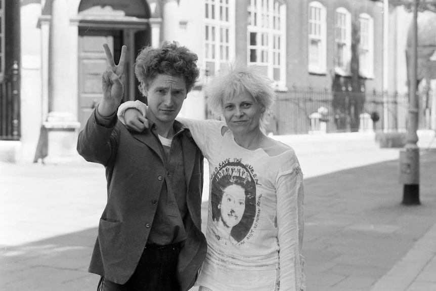 Vivienne Westwood (right) ran a shop together with Sex Pistols manager Malcolm McLaren.(Getty Images: Daily Mirror/Bill Kennedy)
                                    